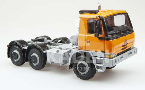 TATRA T815 6x6 tahač oranžový