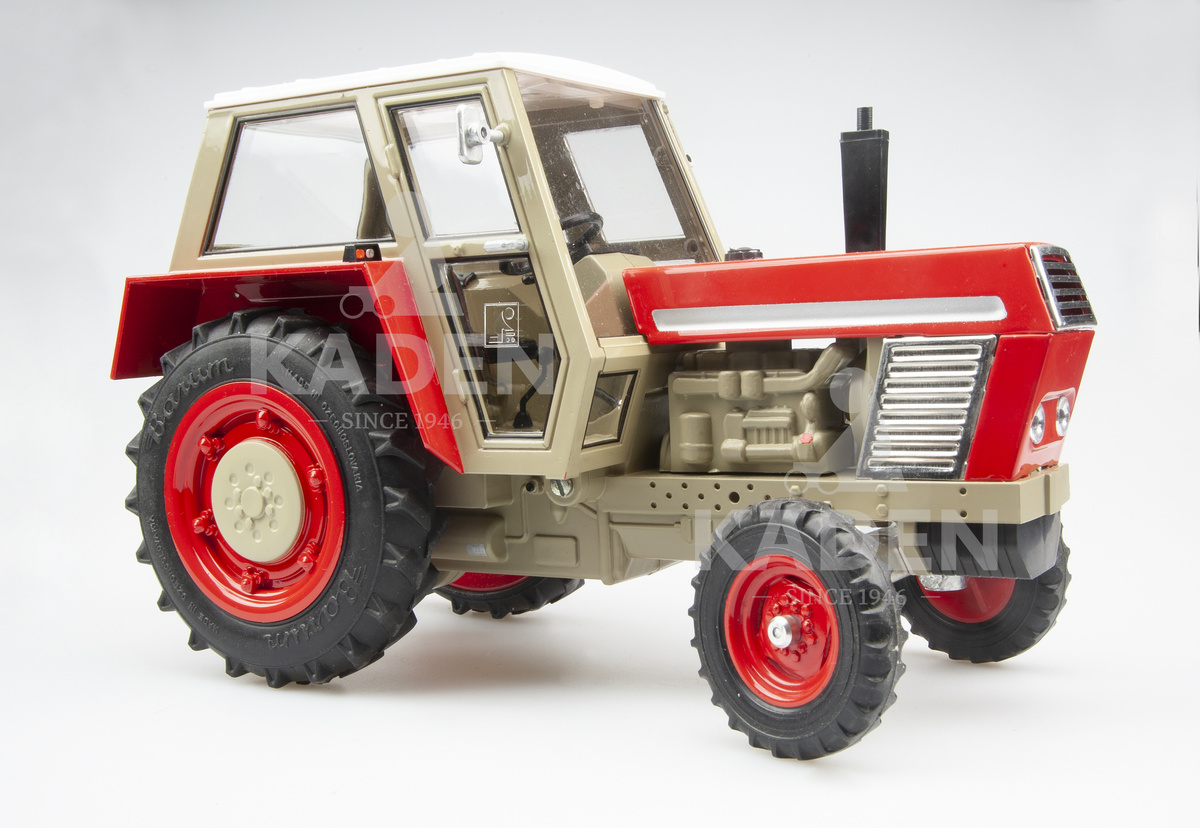 cerveny_traktor_wm